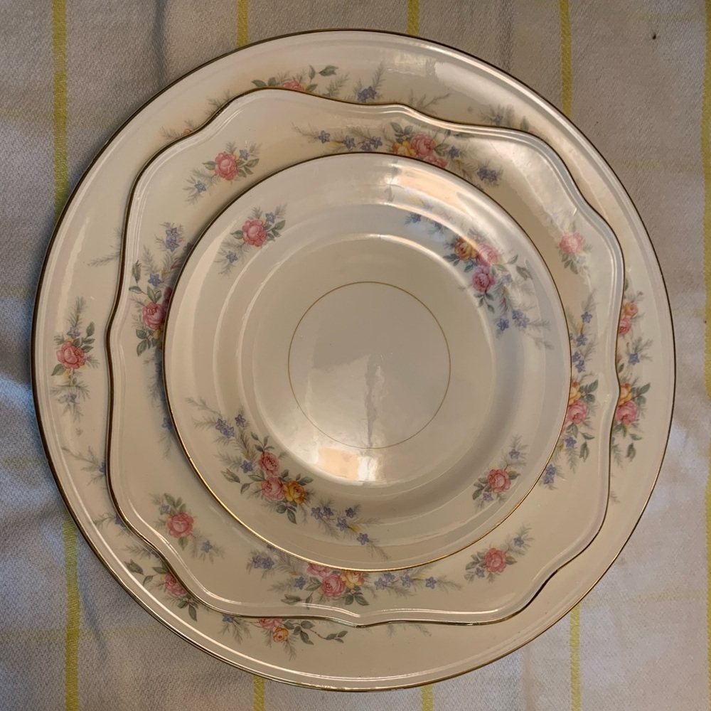 Nautilus Eggshell USA D47N5 Complete place setting